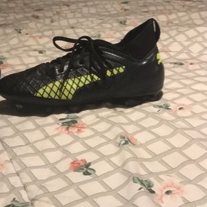 I’m selling cleats size 7